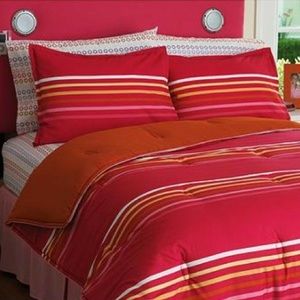 Twin comforter set